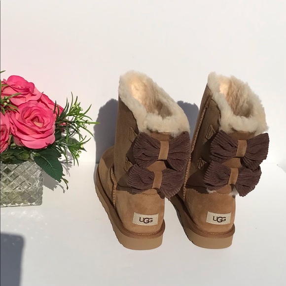UGG Bailey Corduroy Bow - Picture 2 of 9
